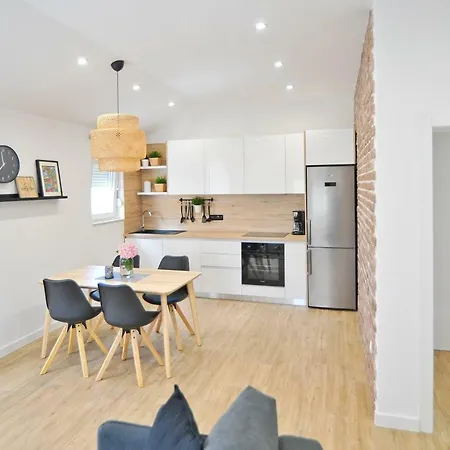 Modern Vitrenjak זאדאר