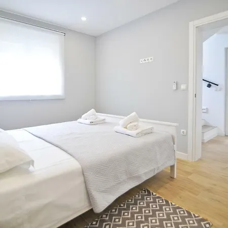 Modern Vitrenjak דירה