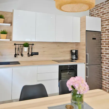 Modern Vitrenjak Apartment